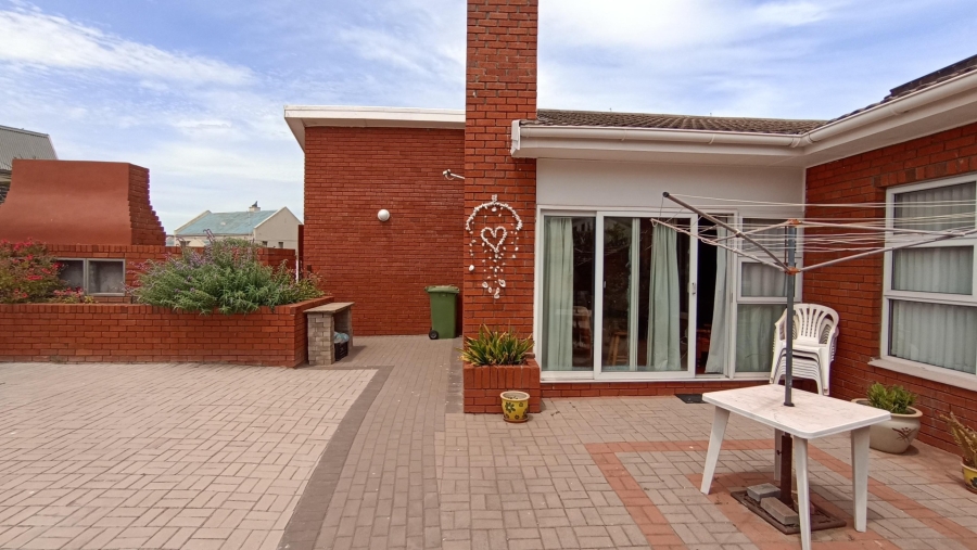 4 Bedroom Property for Sale in Bluewater Bay Eastern Cape